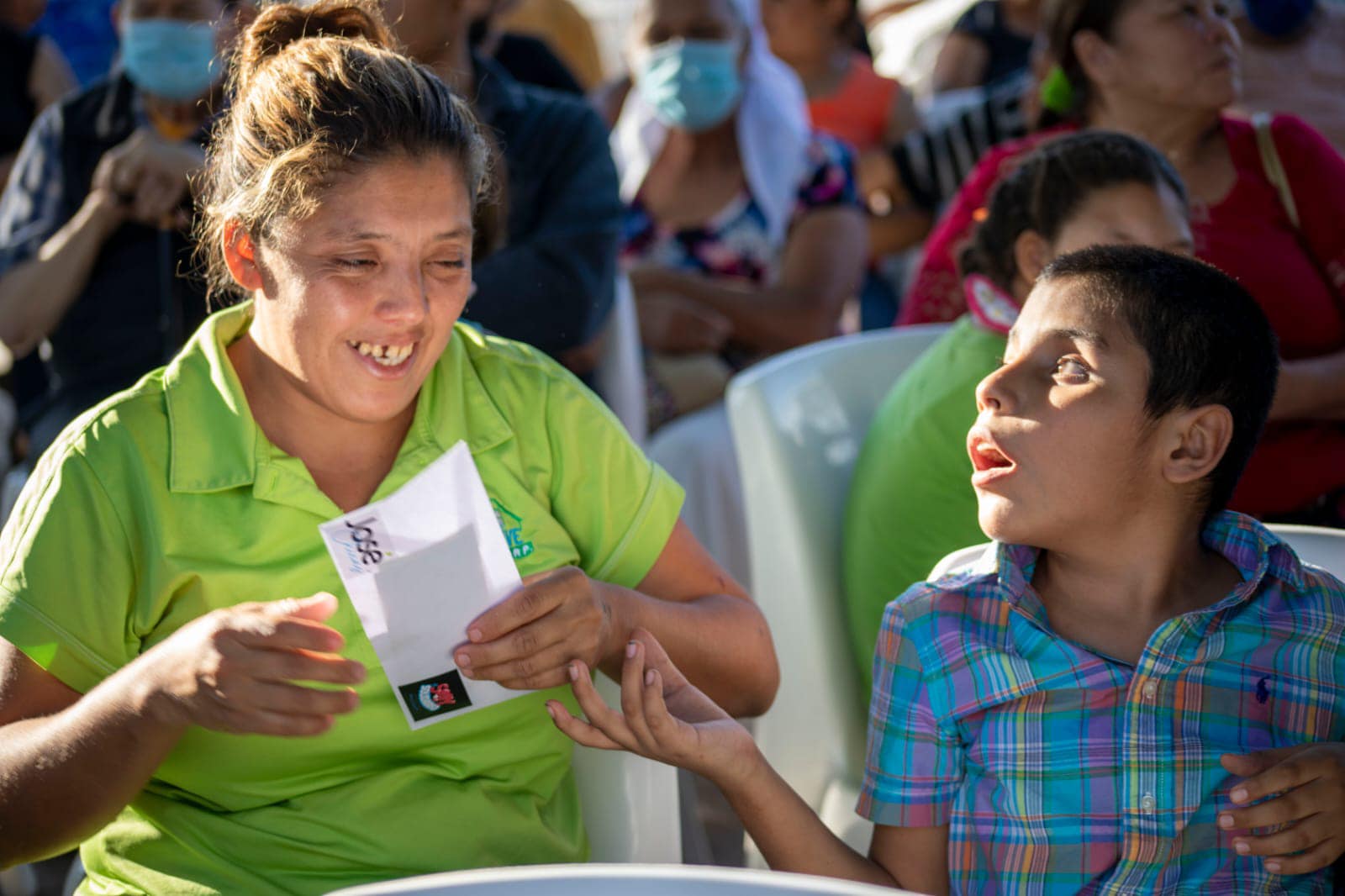 ilopango-entrega-incentivo-para-que-personas-con-discapacidad-disfruten-navidad-junto-a-sus-familias